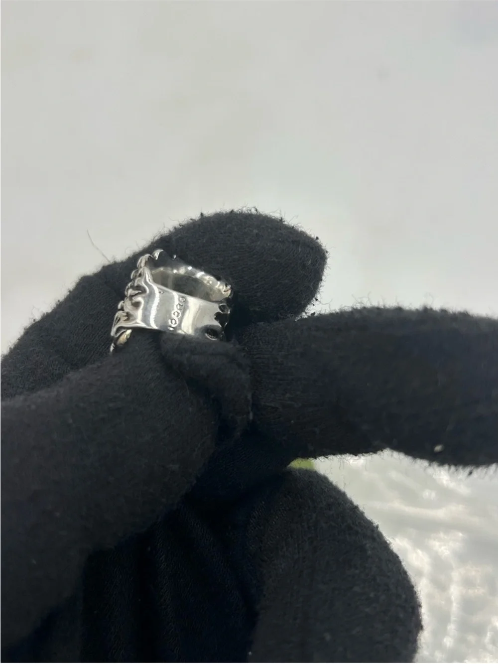 Unisex, Gucci, Lionhead, silver metal motif ring size 4 black Crystal made Italy